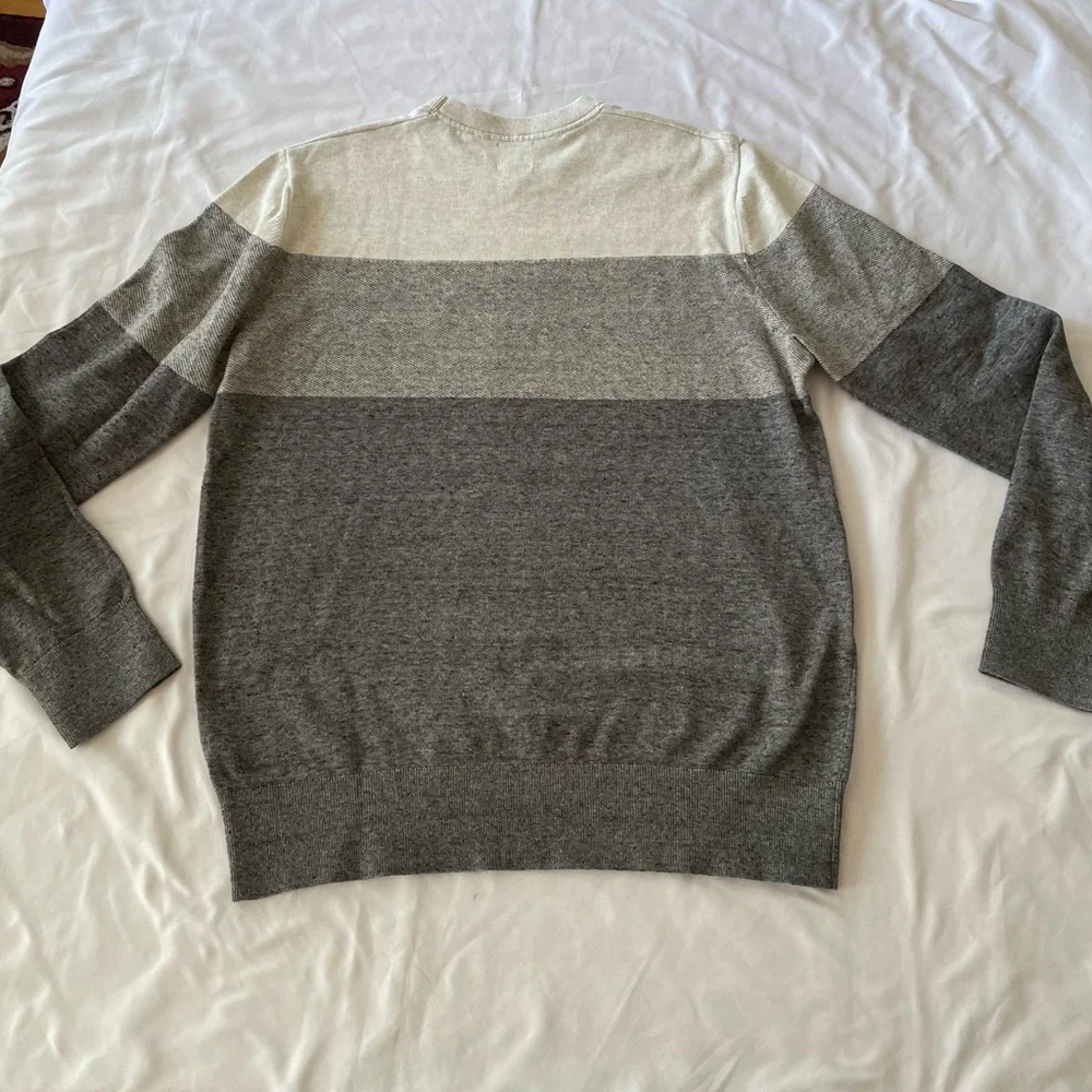 GAP Crewneck Sweater, Gray, Sz Medium - Picture 2 of 6
